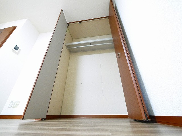 グランシャリオＤの洋室|明るい洋室です