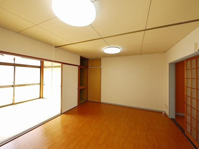 木村マンションの居間・リビング|こちらの居間で趣味の時間をお楽しみください