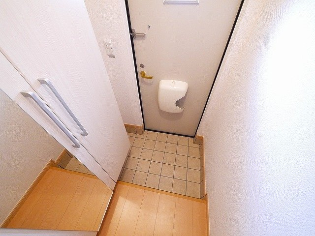 グランツ大和の玄関|収納もある玄関です