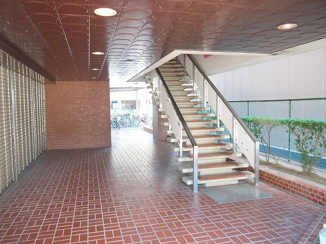 田村ビル（芝辻町４丁目）のエントランス