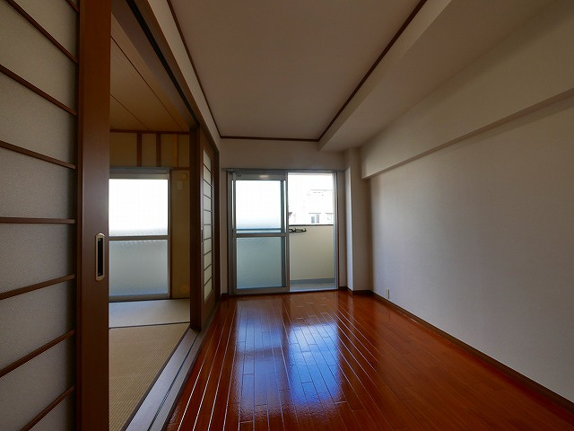 田村ビル（芝辻町４丁目）の居間・リビング