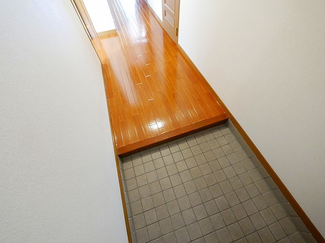 田村ビル（芝辻町４丁目）の玄関