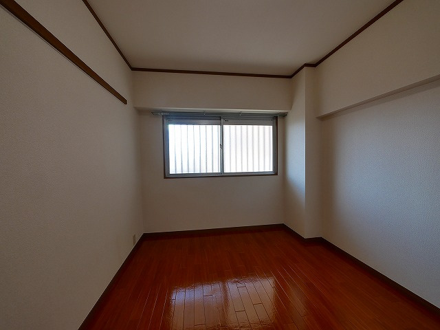 田村ビル（芝辻町４丁目）の洋室