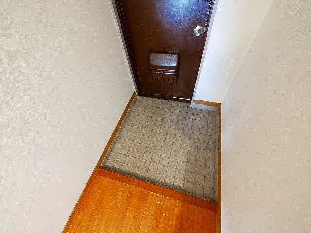 田村ビル（芝辻町４丁目）の玄関