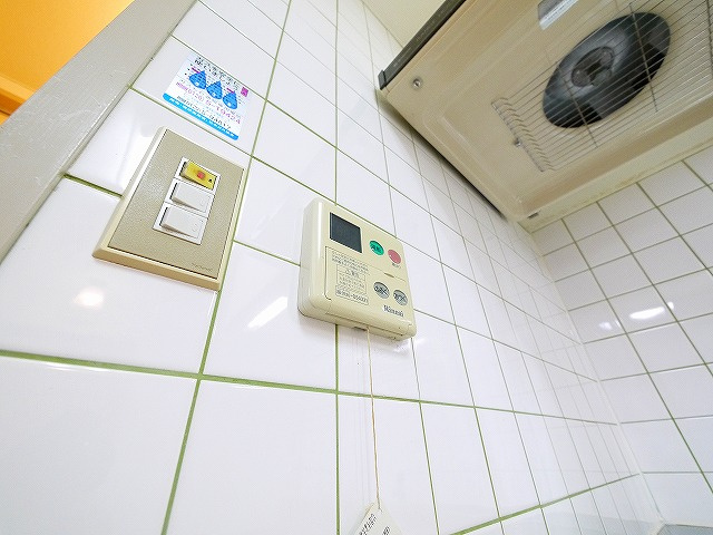 サニーハイツの設備|給湯器のリモコンです