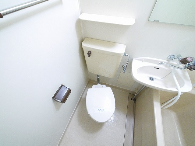 サニーハイツのトイレ|落ち着いた色調のトイレです