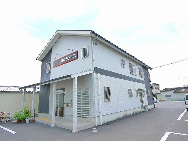 石見駅前店舗事務所の外観
