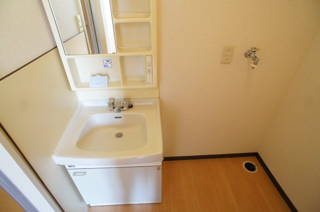 【その他】 | パークヒルズ三輪 | 明るい洗面所です