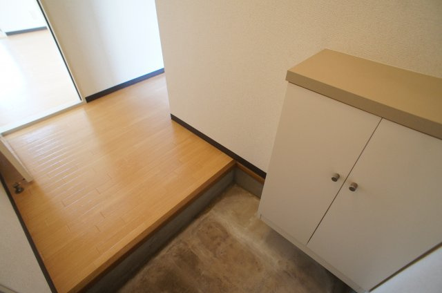 【玄関】 | パークヒルズ三輪 | 明るい玄関です