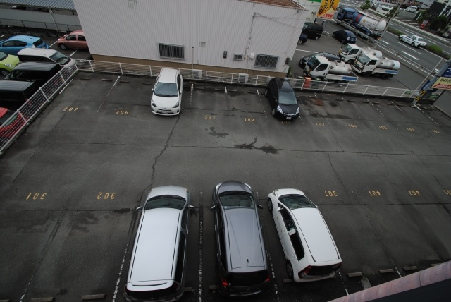 ピュアハウスの駐車場