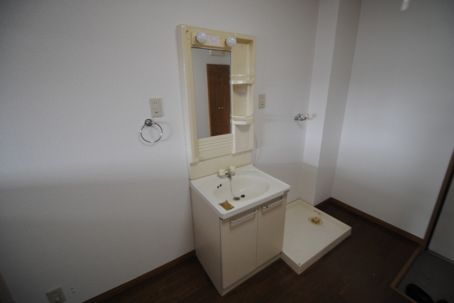 ピュアハウスの独立洗面台|内装イメージ：同物件別室