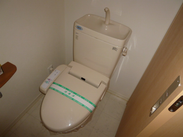 シャーメゾンきびじＤのトイレ|シャワー付きトイレ