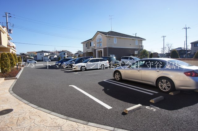 リシェコリーヌCの駐車場
