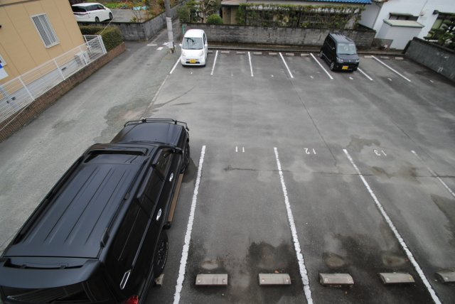 ルミエール南町の駐車場