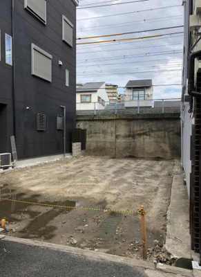 【前面道路含む現地写真】 | 高殿　フリープラン | 現地は取り壊し作業が終了し更地となっています。ここにどんなお家が建つのかが楽しみですね♪夢のマイホームを手に入れてみませんか？お気軽にお問合せ下さい♪