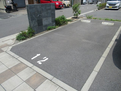 【駐車場】 | ラ・リベルテ北館（長瀬賃貸) | 駐車場に車を止められます