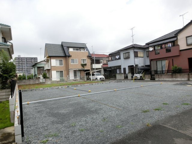鴻巣市本町５丁目の売地の前面道路含む現地写真