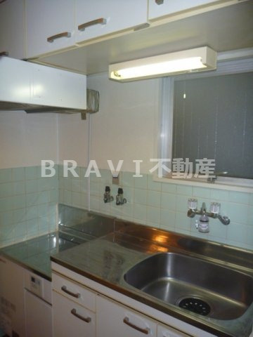 シティアーク上町台　BRAVI不動産のキッチン|【シティアーク上町台】コンパクトなキッチンで掃除もラクラク