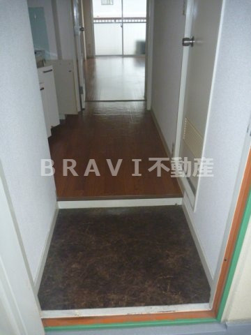 シティアーク上町台　BRAVI不動産の玄関|【シティアーク上町台】収納もある玄関です