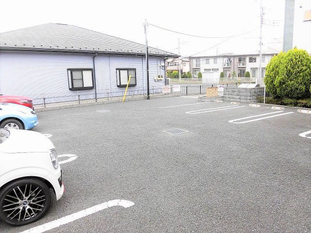 ローズの駐車場