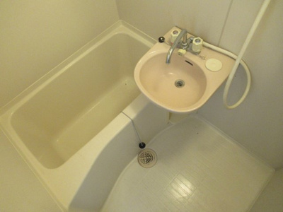 【浴室】 | ミドービル（八戸ノ里賃貸） | お風呂です