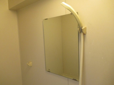 【浴室】 | ミドービル（八戸ノ里賃貸） | お風呂に鏡があります