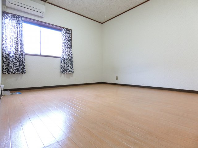 ヤングタウンの寝室|同物件別部屋イメージ写真