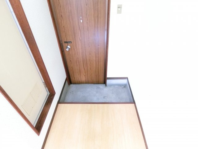 ヤングタウンの玄関|同物件別部屋イメージ写真