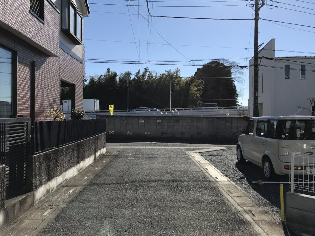 鴻巣市本町５丁目の売地の前面道路含む現地写真|北東側位置指定道路