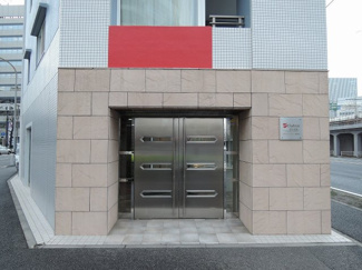 【エントランス】 | JR線・私鉄各線「横浜」駅徒歩10分、横浜市営地下鉄ブルーライン「高島町」駅徒歩2分