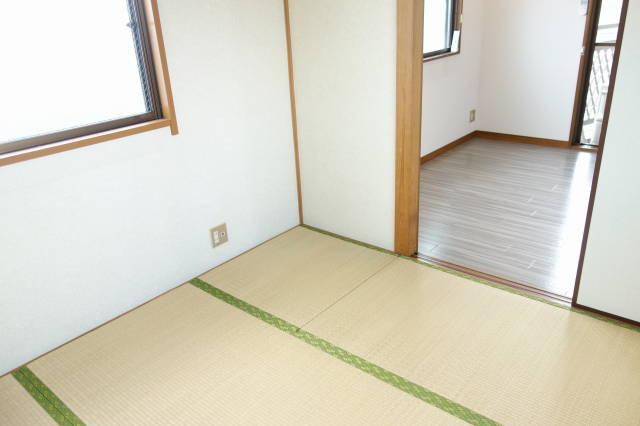 シャトー青井の和室