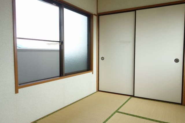 シャトー青井の和室