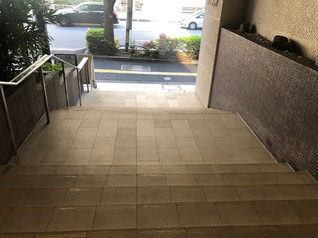 飯田橋ハイタウンのエントランス