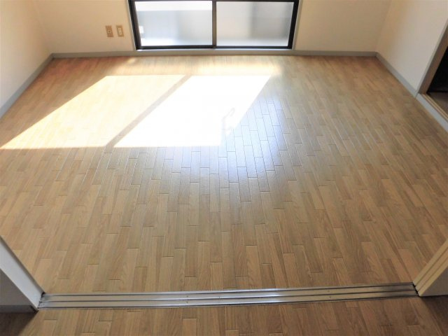 廣美ハイツの洋室