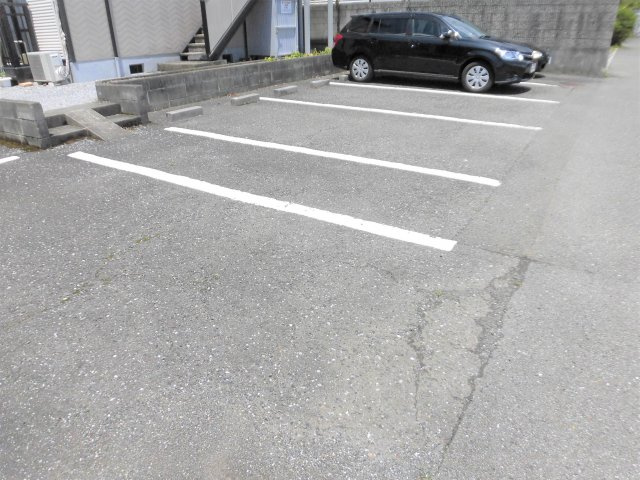 廣美ハイツの駐車場