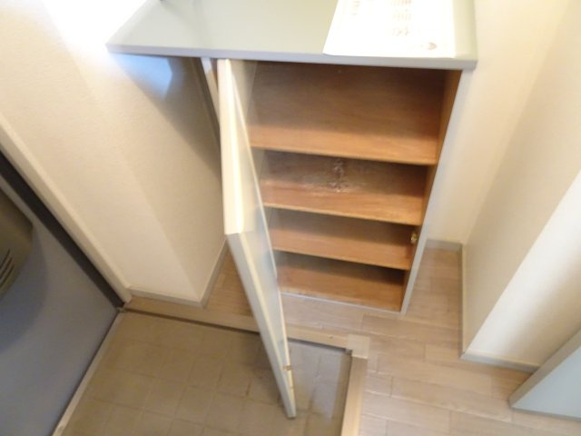 廣美ハイツの玄関