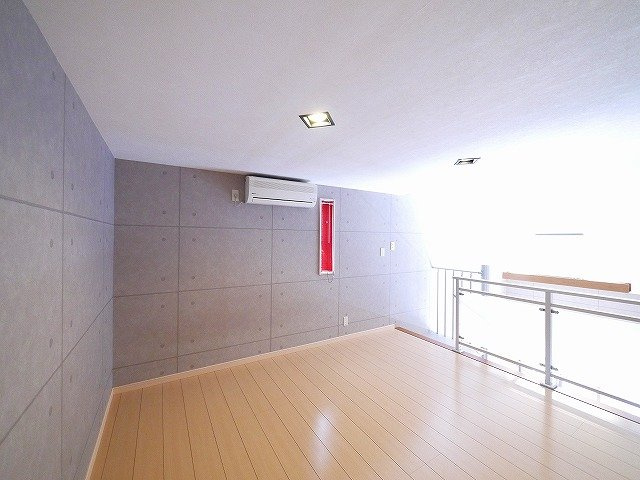 プレジール（西大寺小坊町）の洋室|フローリングでお掃除も簡単です