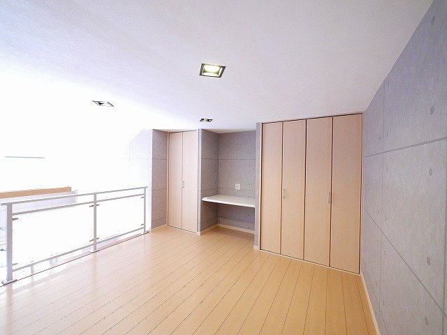 プレジール（西大寺小坊町）の洋室|採光充分で明るいお部屋です