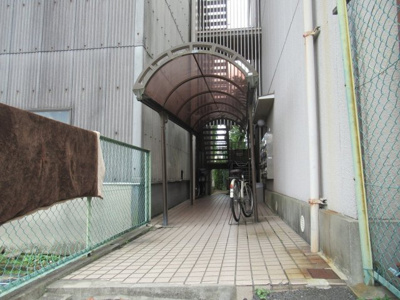 【エントランス】 | ベルビュー松田（高井田賃貸） | 清潔なエントランスです