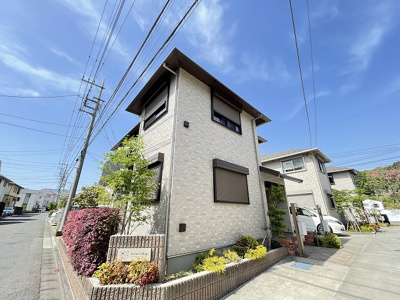 【外観】 | プチ・ヴィラージュA | ペットOK♪小田急多摩線「栗平」駅まで徒歩9分！ワンちゃんまたは猫ちゃんと暮らせる2階建てアパートです☆