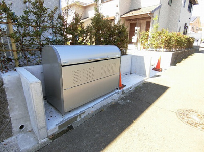 【その他共用部分】 | プチ・ヴィラージュA | 敷地内ごみ置き場でごみ出しもらくらく～♪忙しい社会人さんや主婦さんにもうってつけ！