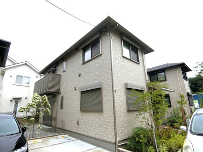 【外観】 | プチ・ヴィラージュB | ペットOK♪ワンちゃん・猫ちゃんと一緒に暮らせる2階建てアパートです☆小田急多摩線「栗平」駅まで徒歩9分！通勤通学・お買い物にも便利な立地☆