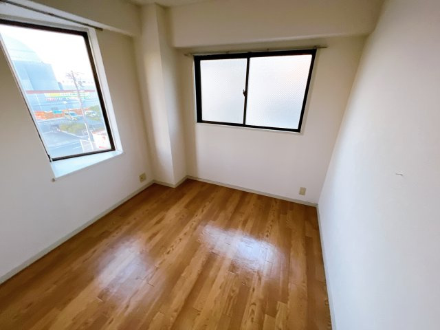 イーストタウンの居間・リビング