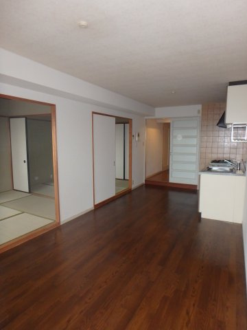 イーストタウンの居間・リビング