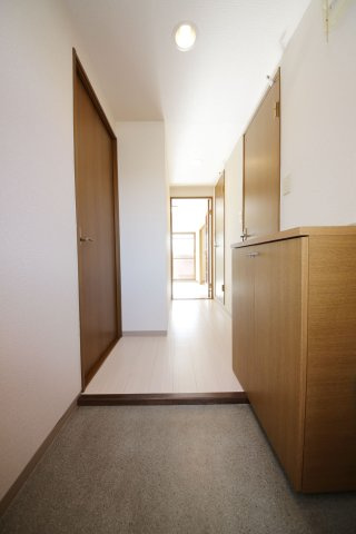 ビューテラス富貴の玄関