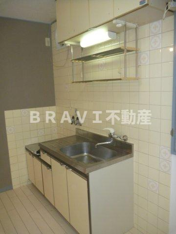 KTI南森町　BRAVI不動産のキッチン|コンパクトなキッチンで掃除もラクラク