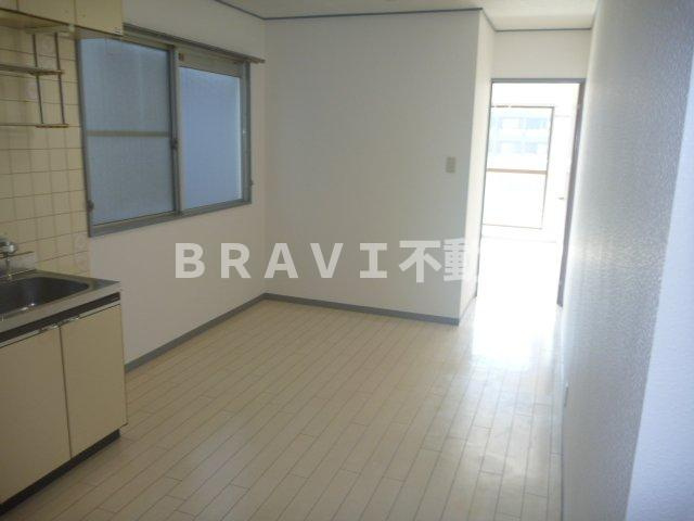 KTI南森町　BRAVI不動産の居間・リビング|ゆったり過ごせる居間です