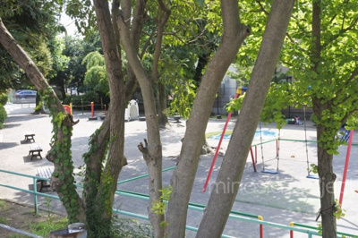 【周辺】 | ユースピア大倉山 | 物件前にある公園