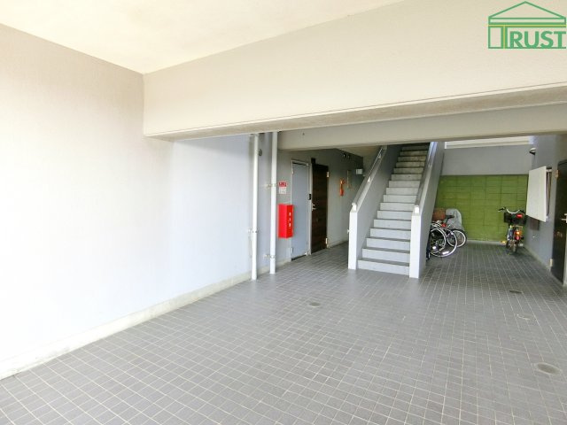 朝日プラザ西舞子のエントランス