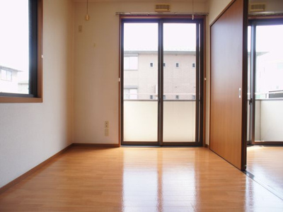 【居間・リビング】 | レジデンス・ノヴァF | うれしい室内物干し付きです♪